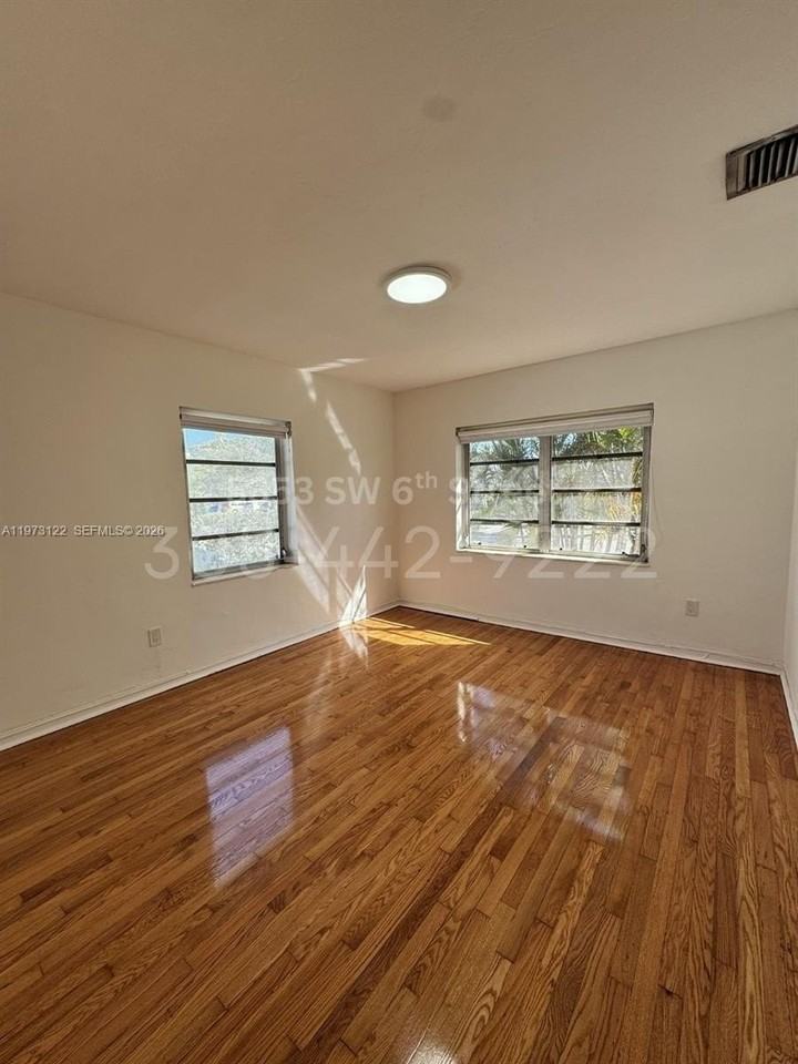 5353 Sw 6th St - Photo 6 of 15