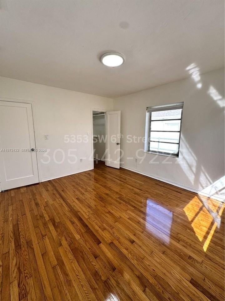 5353 Sw 6th St - Photo 7 of 15