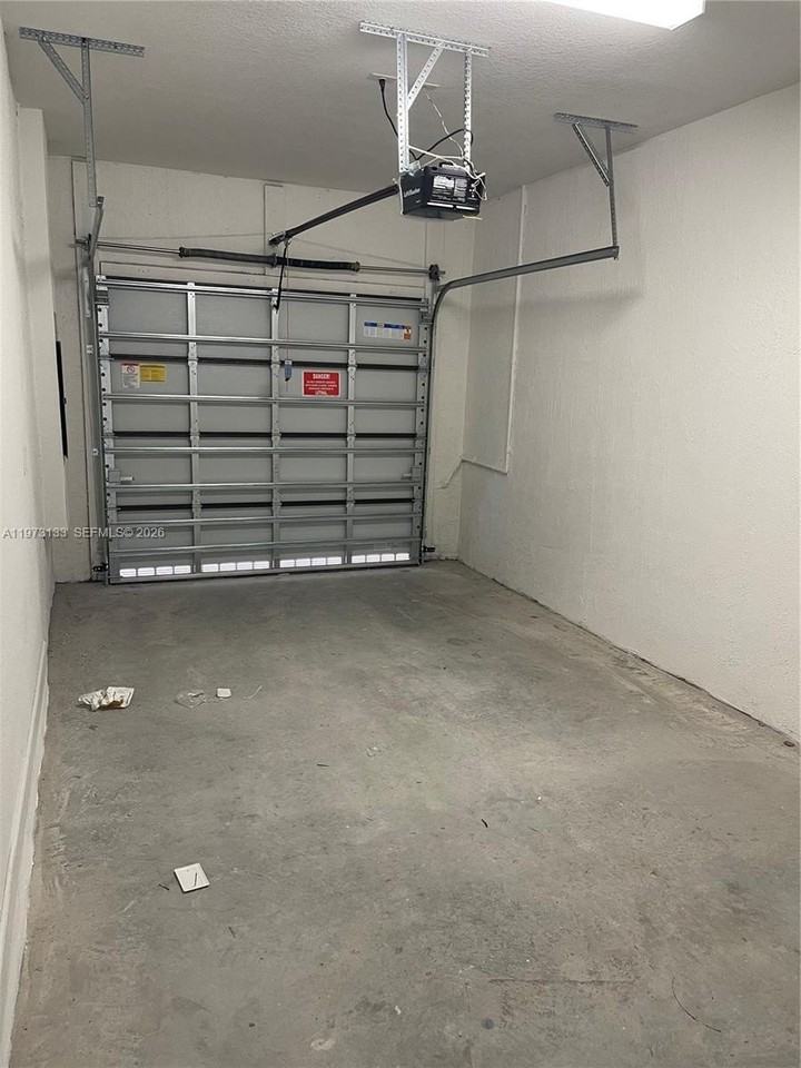 20564 Ne 5th Pl - Photo 5 of 38