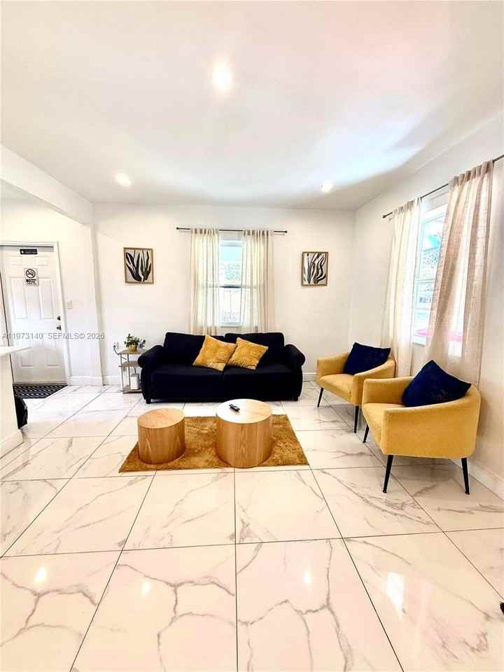 133 Sw 22nd Ter - Photo 2 of 10