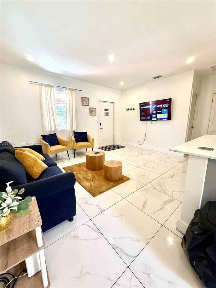 133 Sw 22nd Ter - Photo 3 of 10