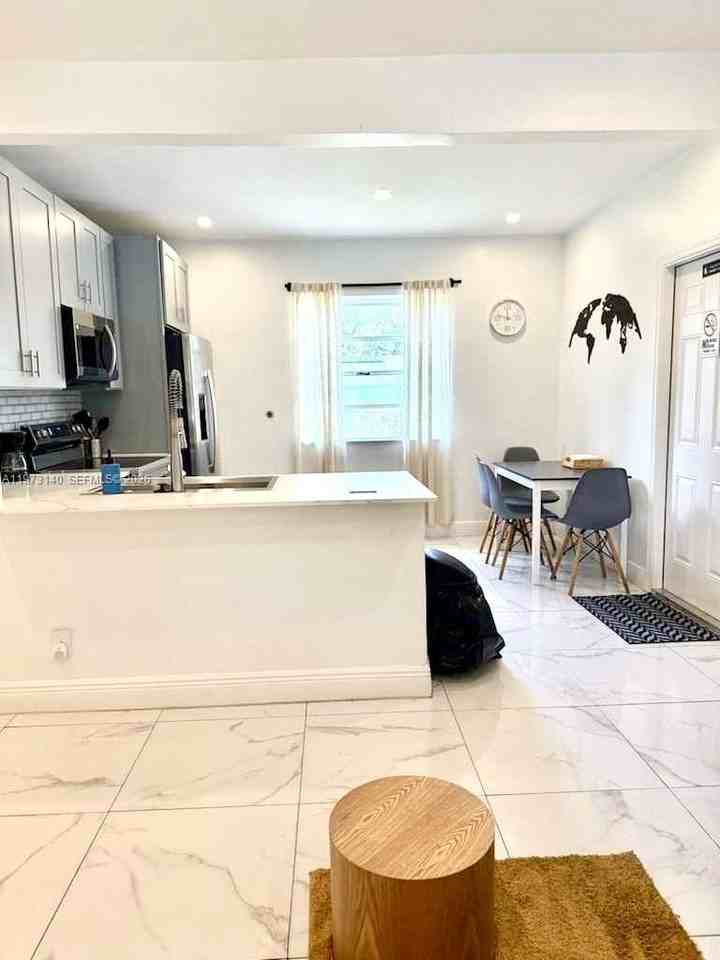 133 Sw 22nd Ter - Photo 4 of 10