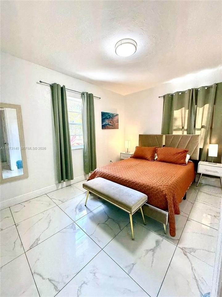 133 Sw 22nd Ter - Photo 5 of 10