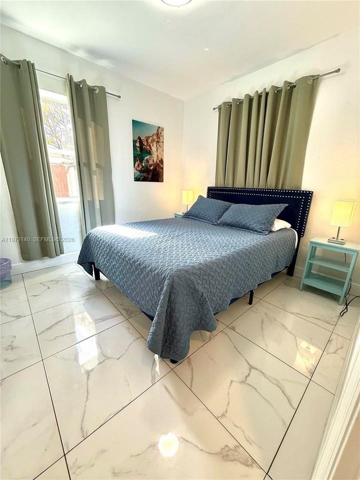 133 Sw 22nd Ter - Photo 6 of 10