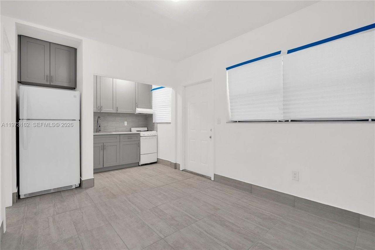 13390 Ne 6th Ave #4 - Photo 4 of 13