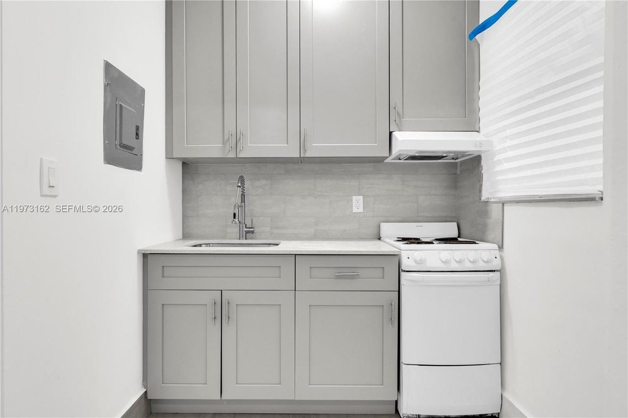 13390 Ne 6th Ave #4 - Photo 5 of 13