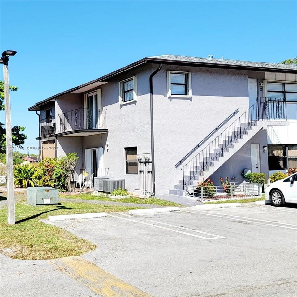 13271 Sw 17th Ln #6-25 - Photo 2 of 24