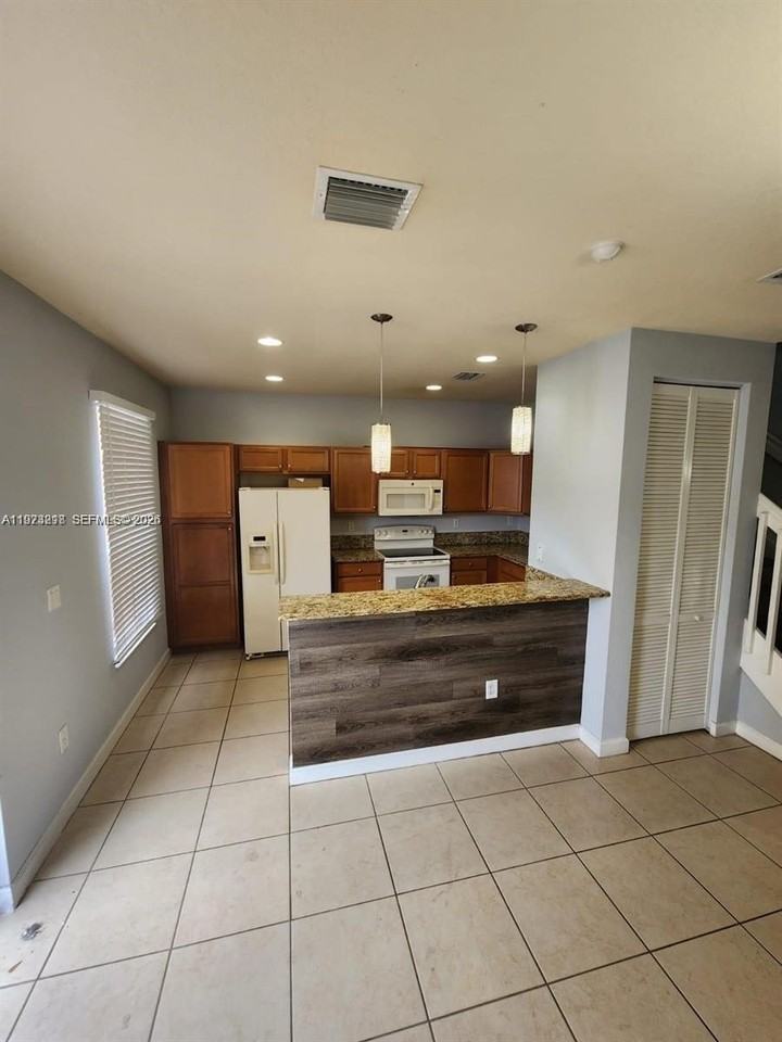 17005 Sw 96th St #MAIN - Photo 3 of 19