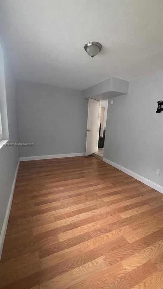 6305 Hayes St - Photo 5 of 12