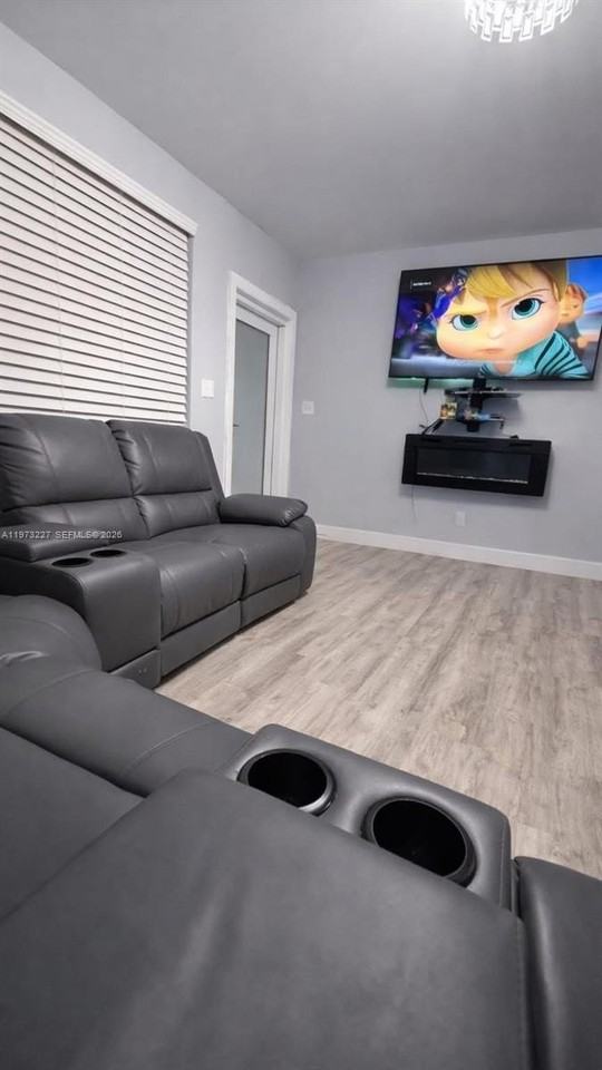 6305 Hayes St - Photo 7 of 12