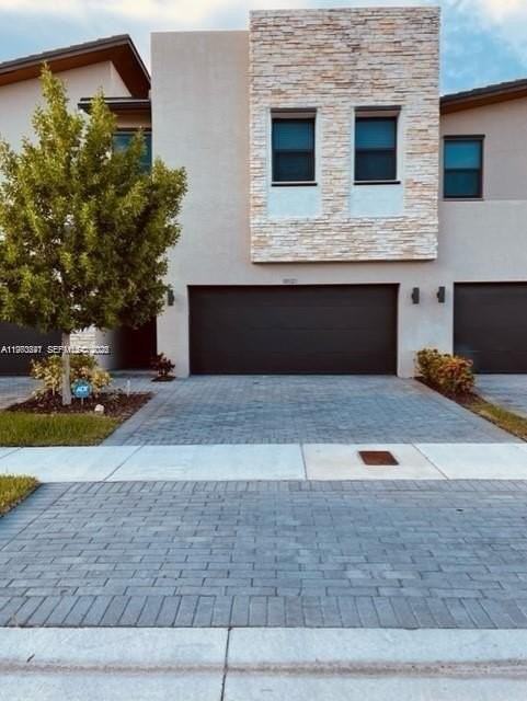 10521 Nw 81st Ter - Photo 4 of 14