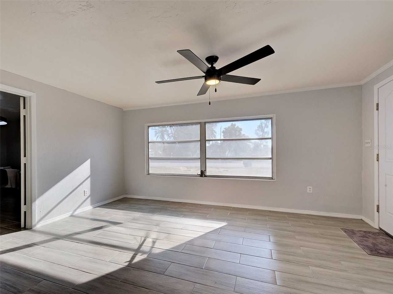 313 Jessica St N - Photo 5 of 34