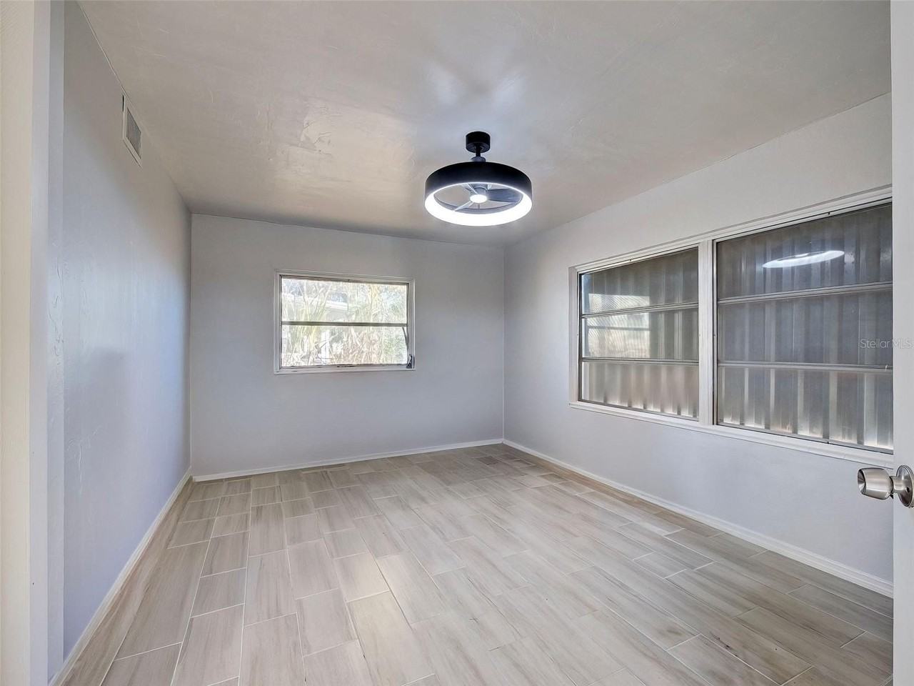 313 Jessica St N - Photo 7 of 34