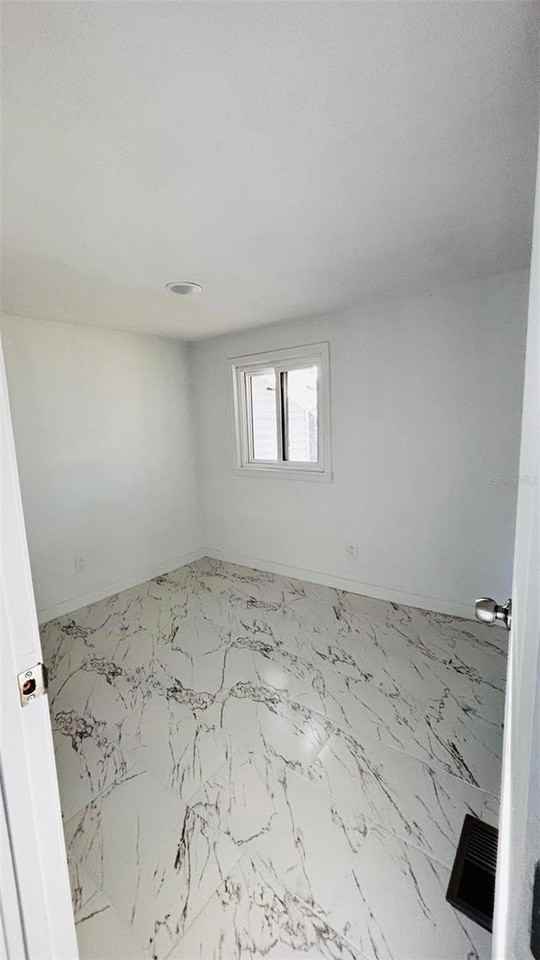 5423 Greenfield Rd - Photo 6 of 13