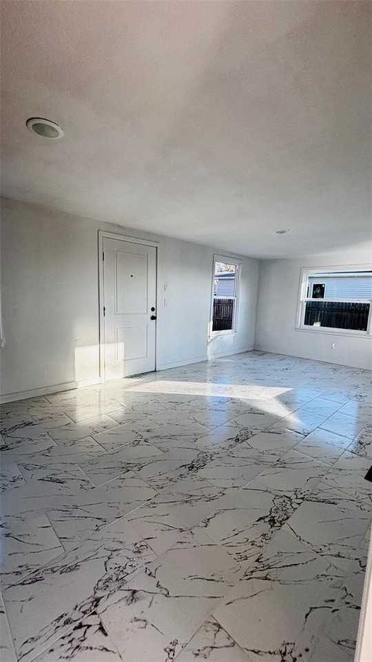 5423 Greenfield Rd - Photo 5 of 13