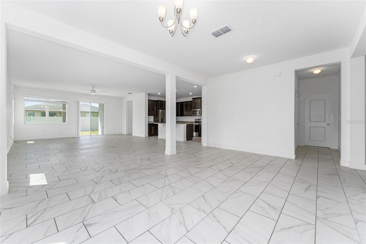 520 Overpool Ave - Photo 4 of 26