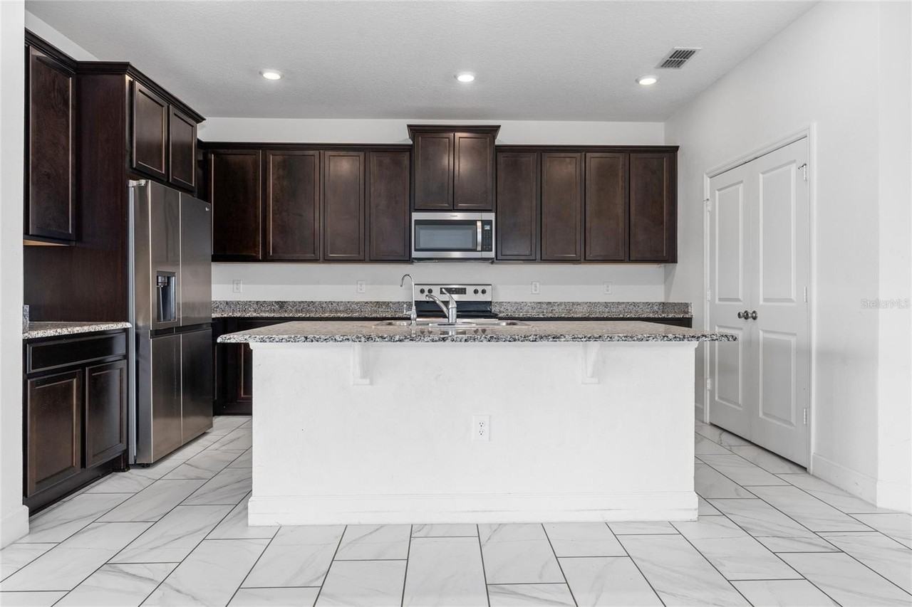 520 Overpool Ave - Photo 7 of 26