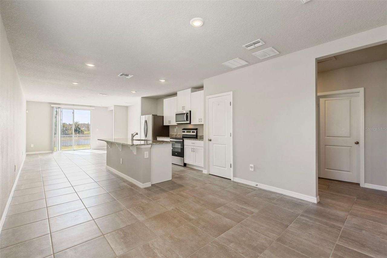 2315 E Newsome Rd - Photo 3 of 24