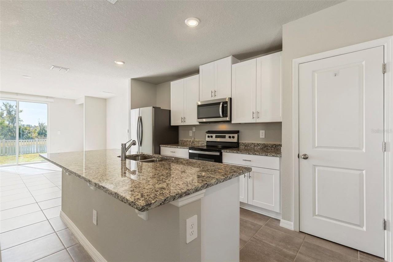 2315 E Newsome Rd - Photo 4 of 24