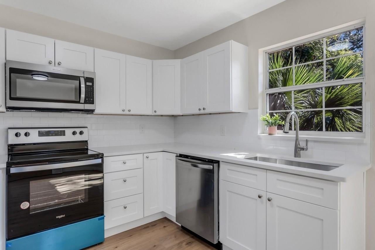 14717 Sunset St - Photo 4 of 13