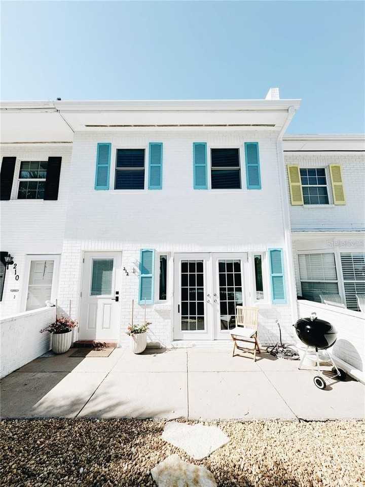 212 Bunker Hill Ln #212 - Photo 2 of 35