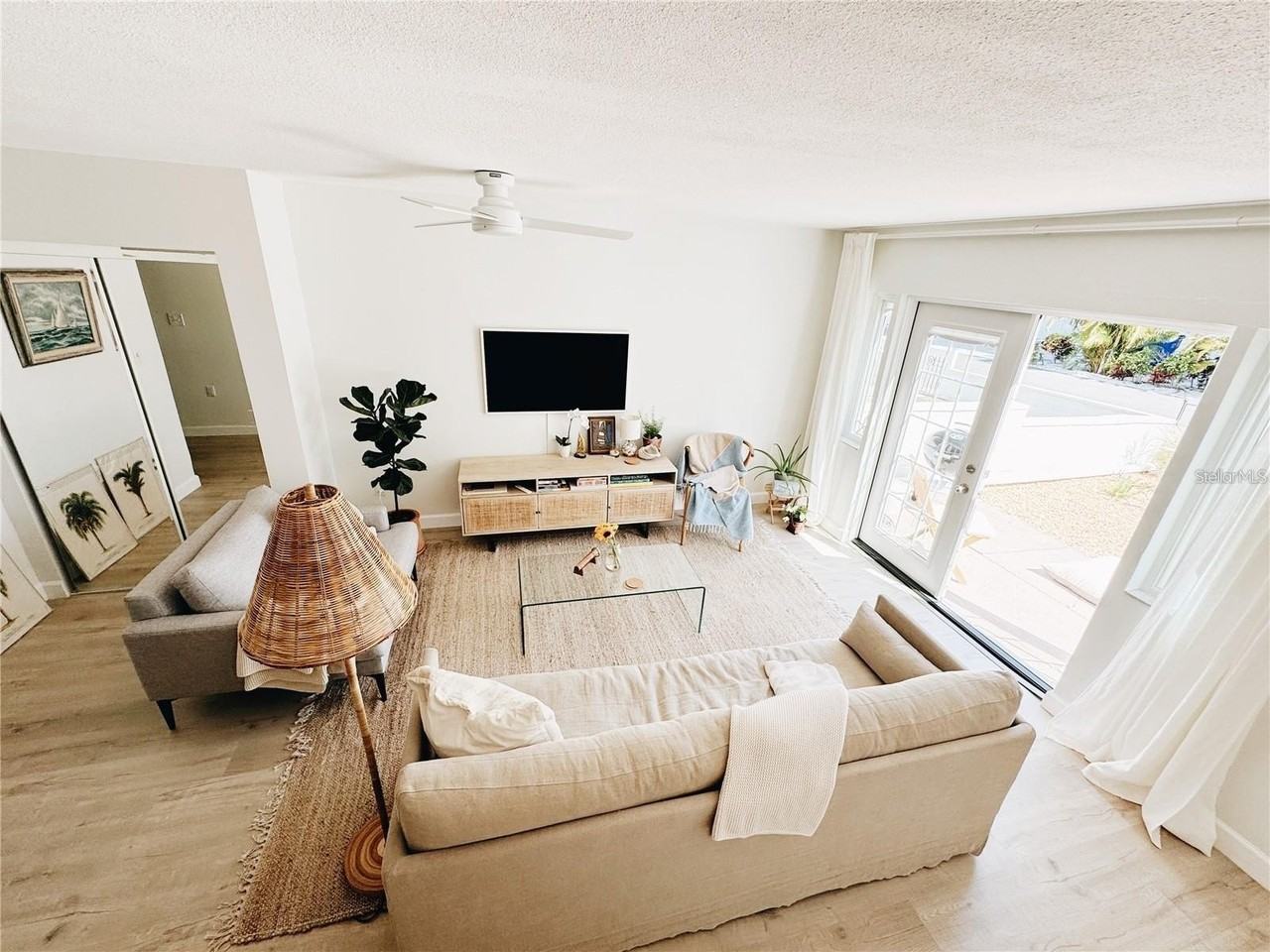 212 Bunker Hill Ln #212 - Photo 7 of 35