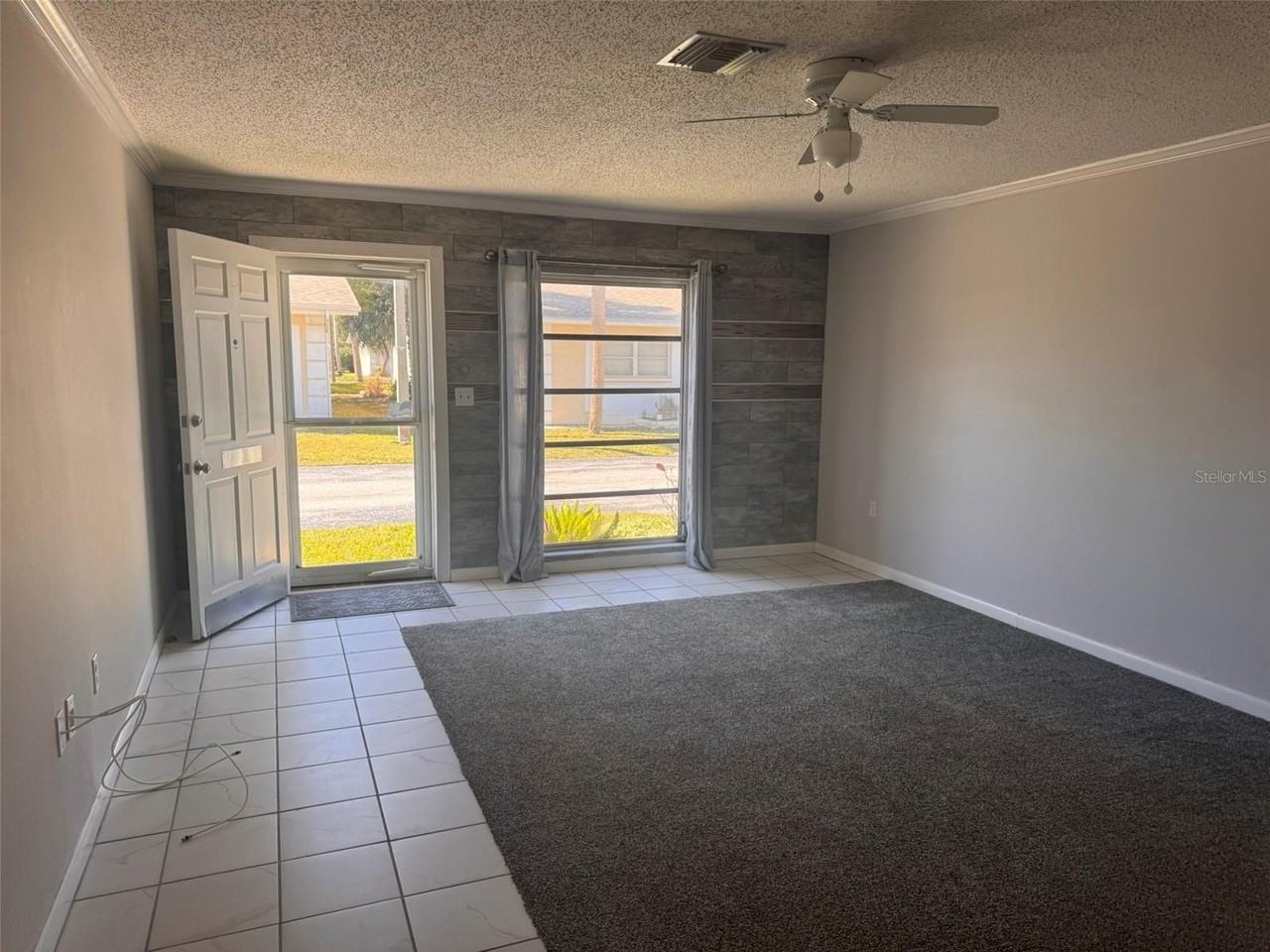 843 Cambridge Ct #843 - Photo 3 of 23