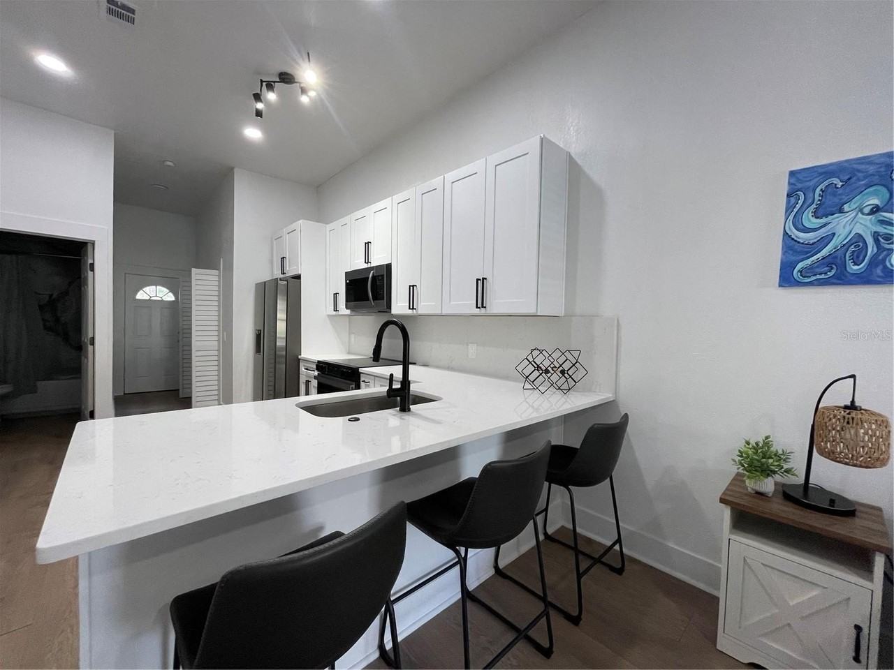 1106 W La Salle St - Photo 5 of 15