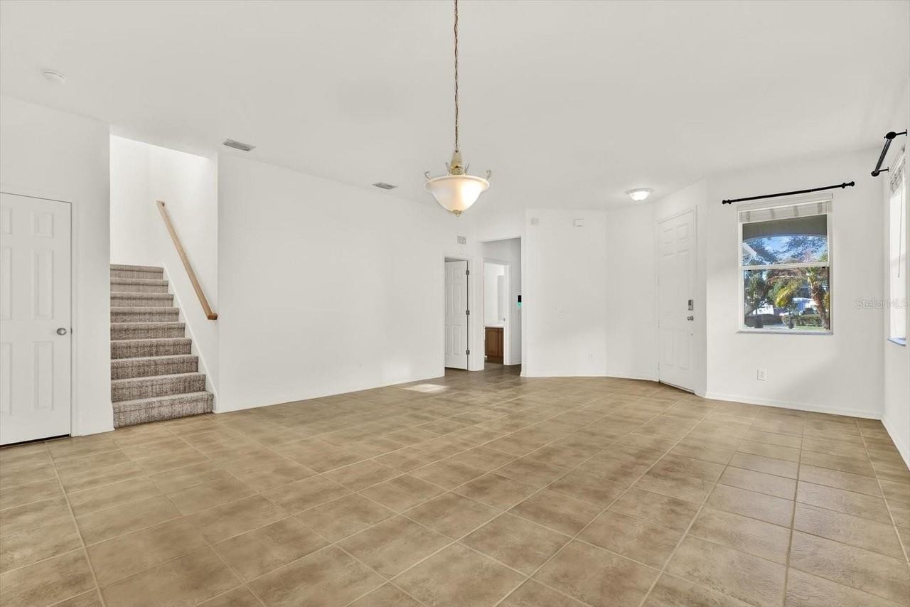 27032 Stillbrook Dr - Photo 5 of 50