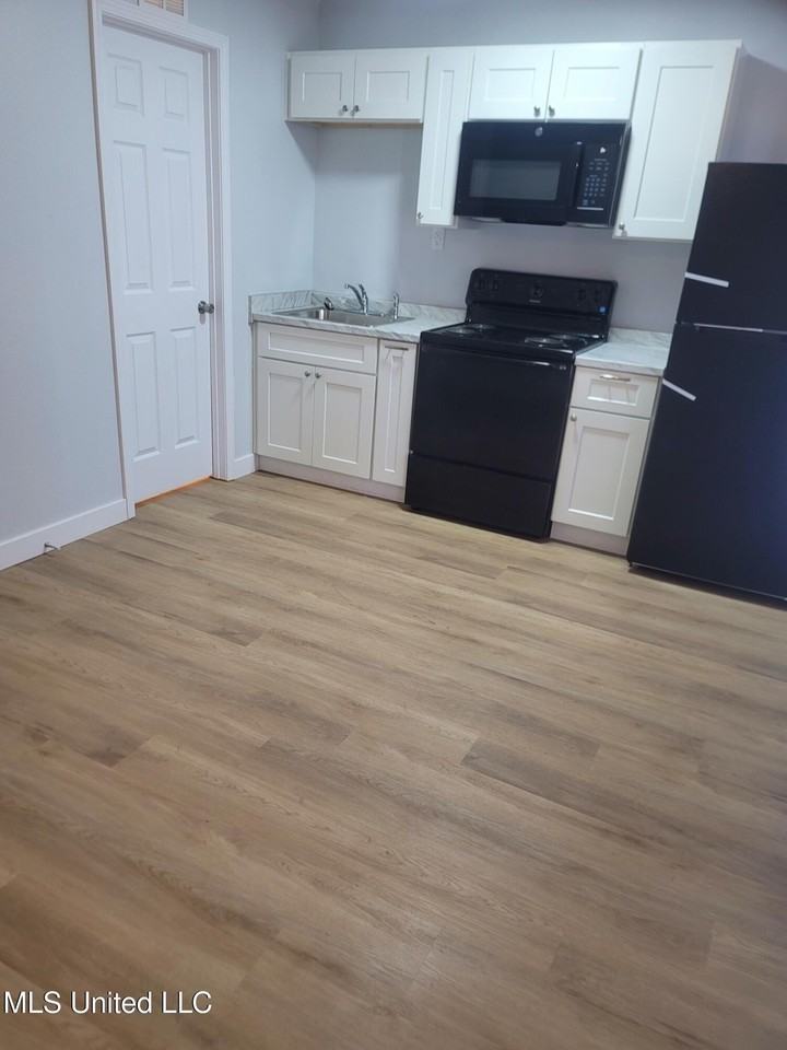 511 32nd St Apt 21 - Photo 2 of 8