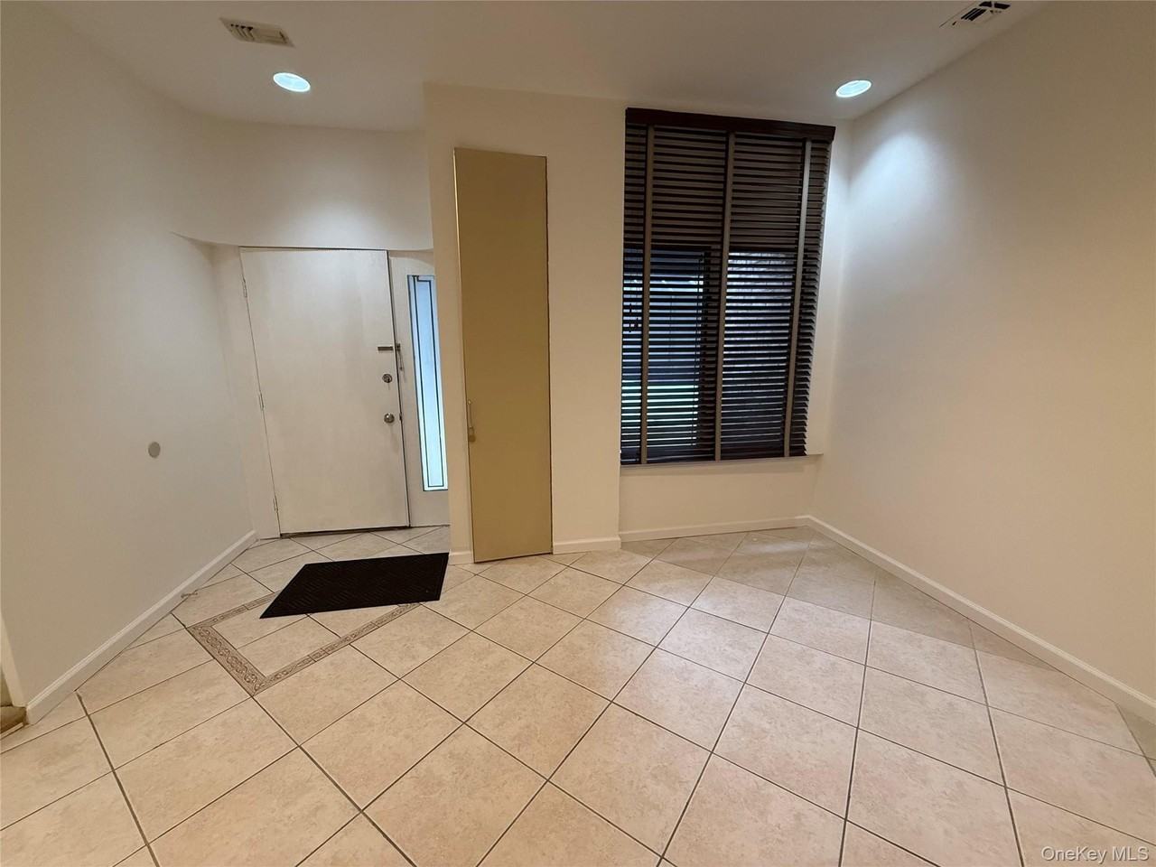 130 S Middle Neck Rd Apt 2 #2 - Photo 4 of 22