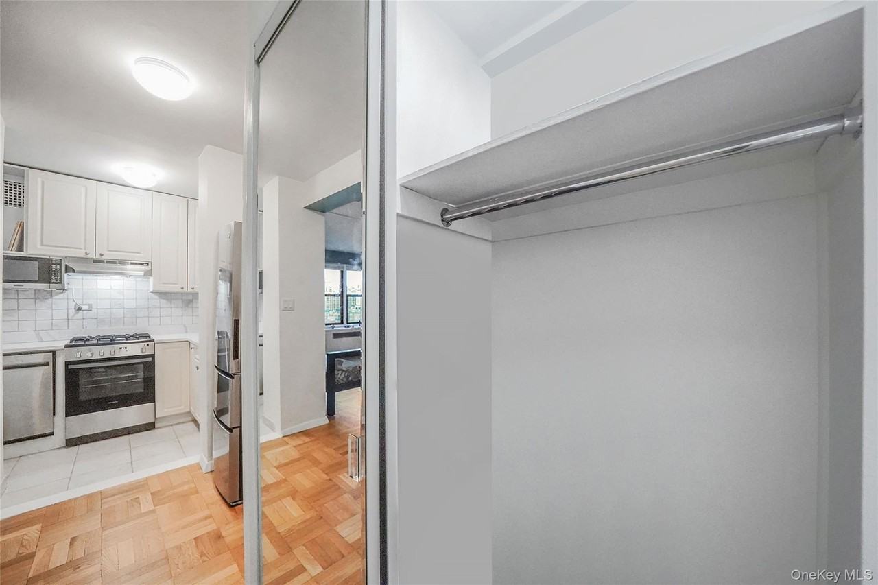 460 E 79th St Apt 12c - Photo 5 of 8