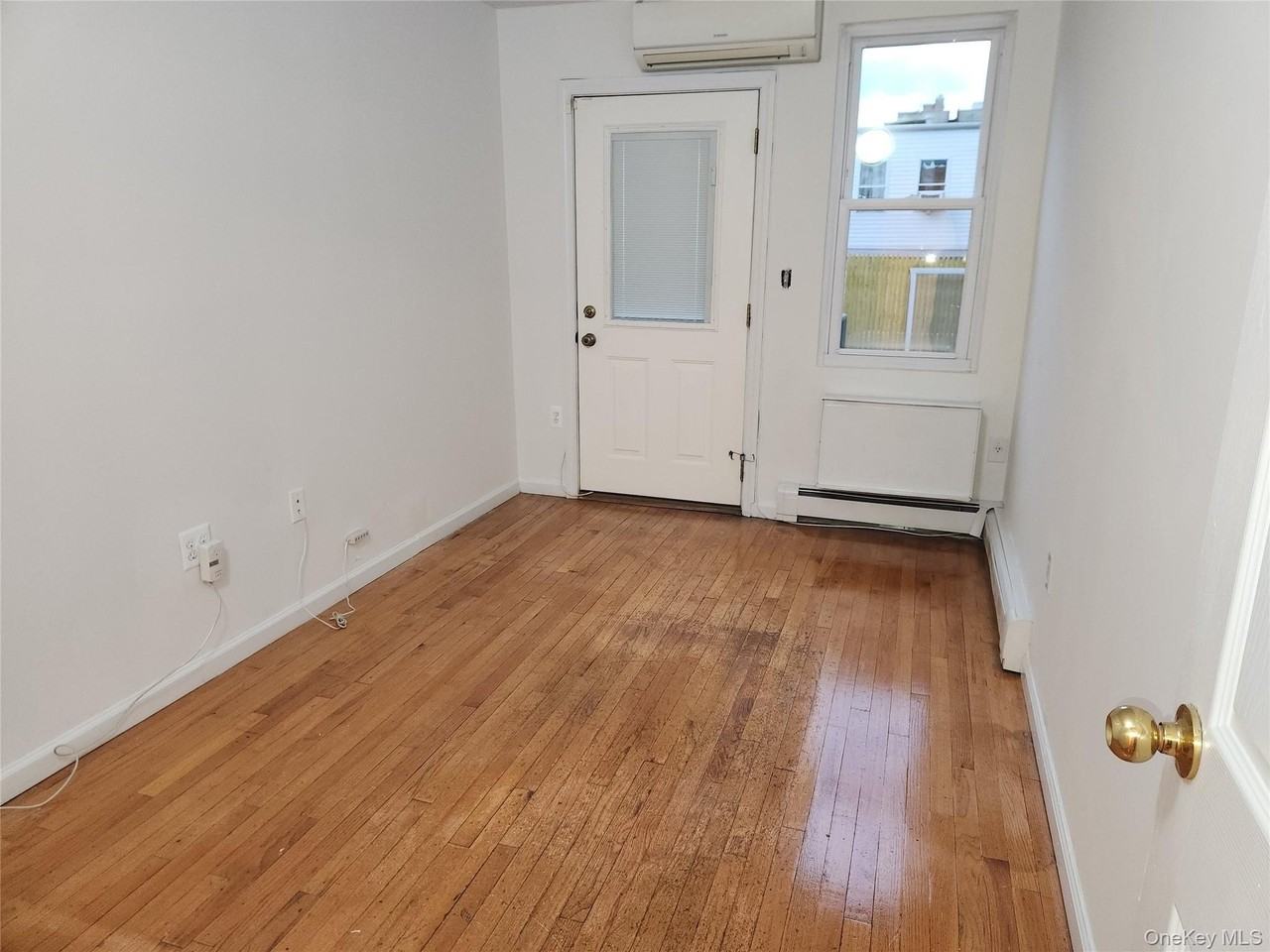 2087 Daly Ave Apt 2 - Photo 6 of 9