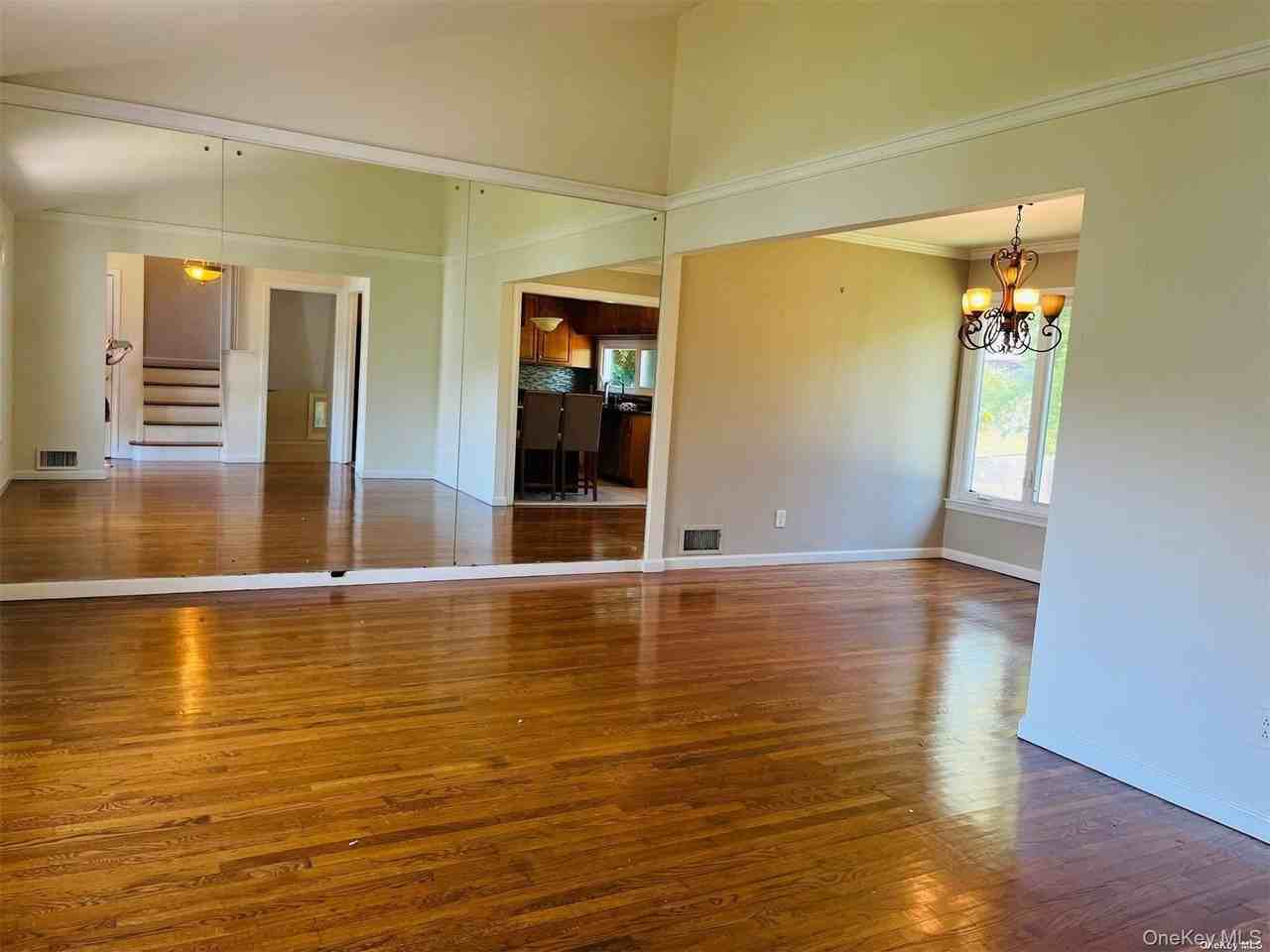 40 Willets Dr - Photo 2 of 22