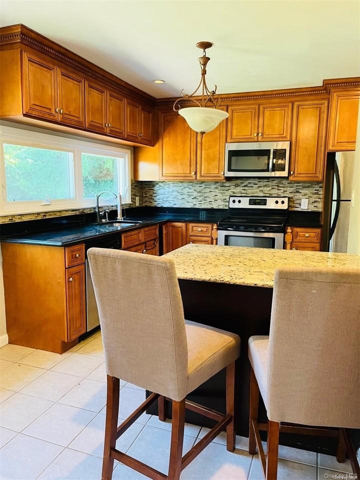 40 Willets Dr - Photo 6 of 22