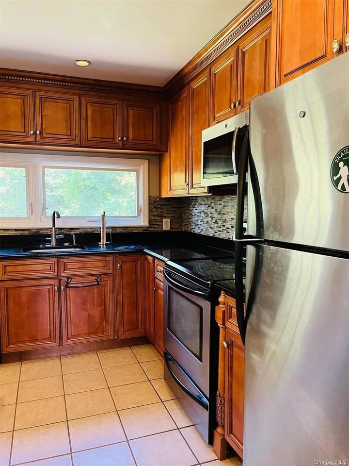 40 Willets Dr - Photo 7 of 22