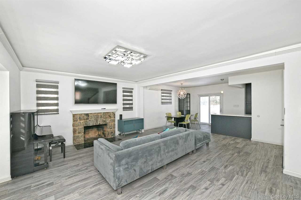 22203 Kingsbury Ave - Photo 4 of 30