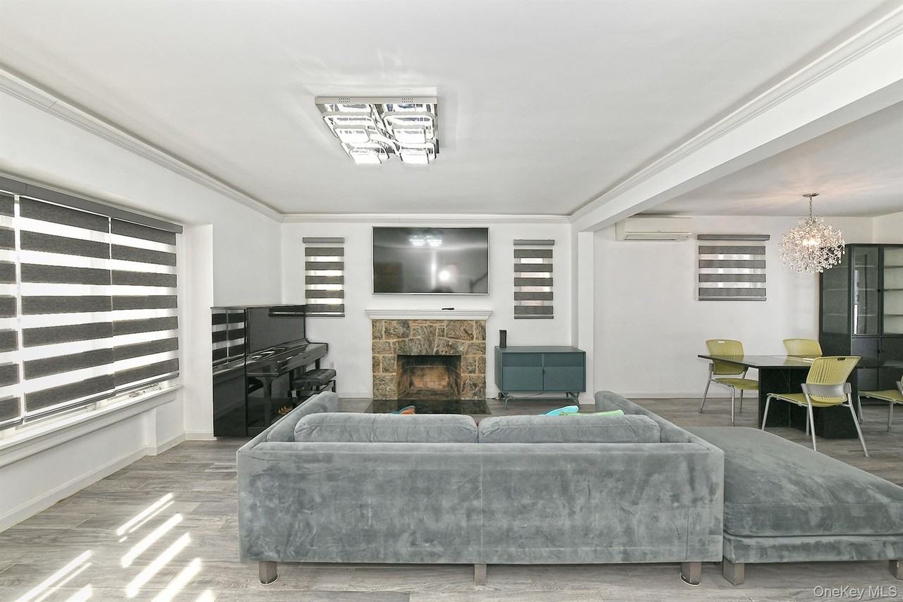 22203 Kingsbury Ave - Photo 5 of 30