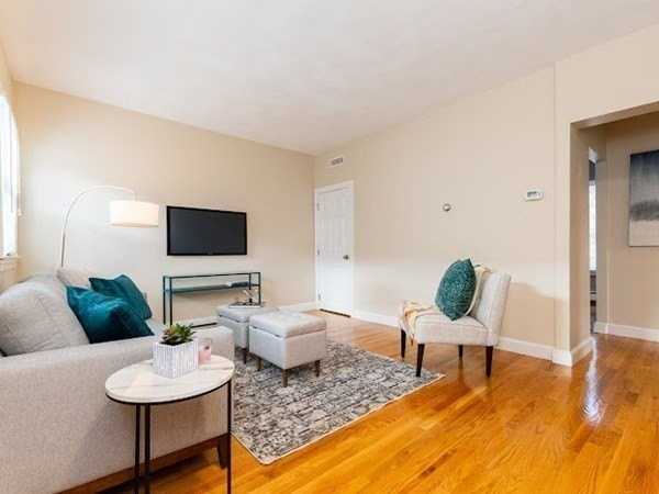 284 Melrose St Unit A - Photo 5 of 32