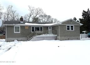 63 Shorewood Dr - Photo 1 of 1