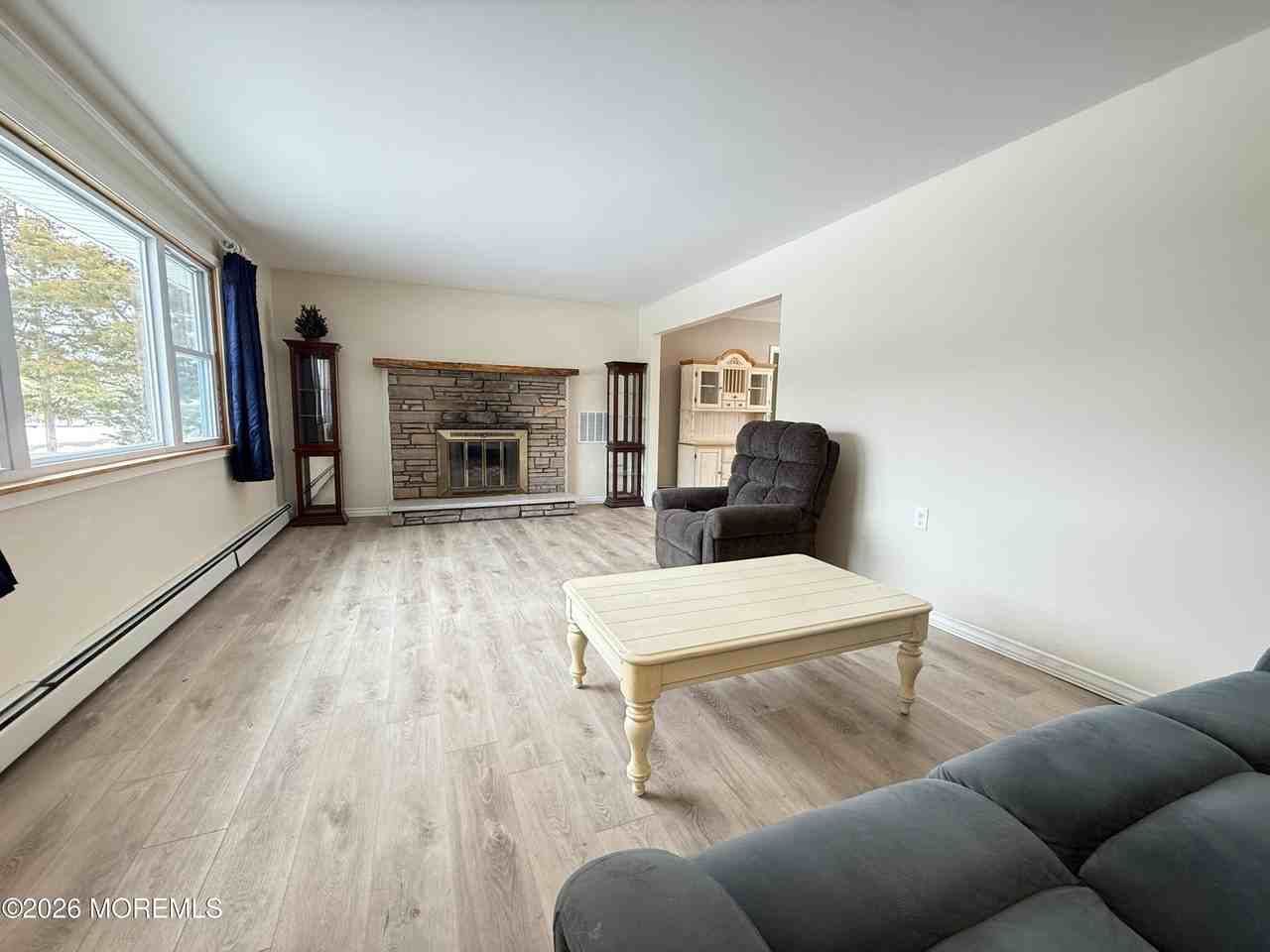 63 Shorewood Dr - Photo 2 of 25