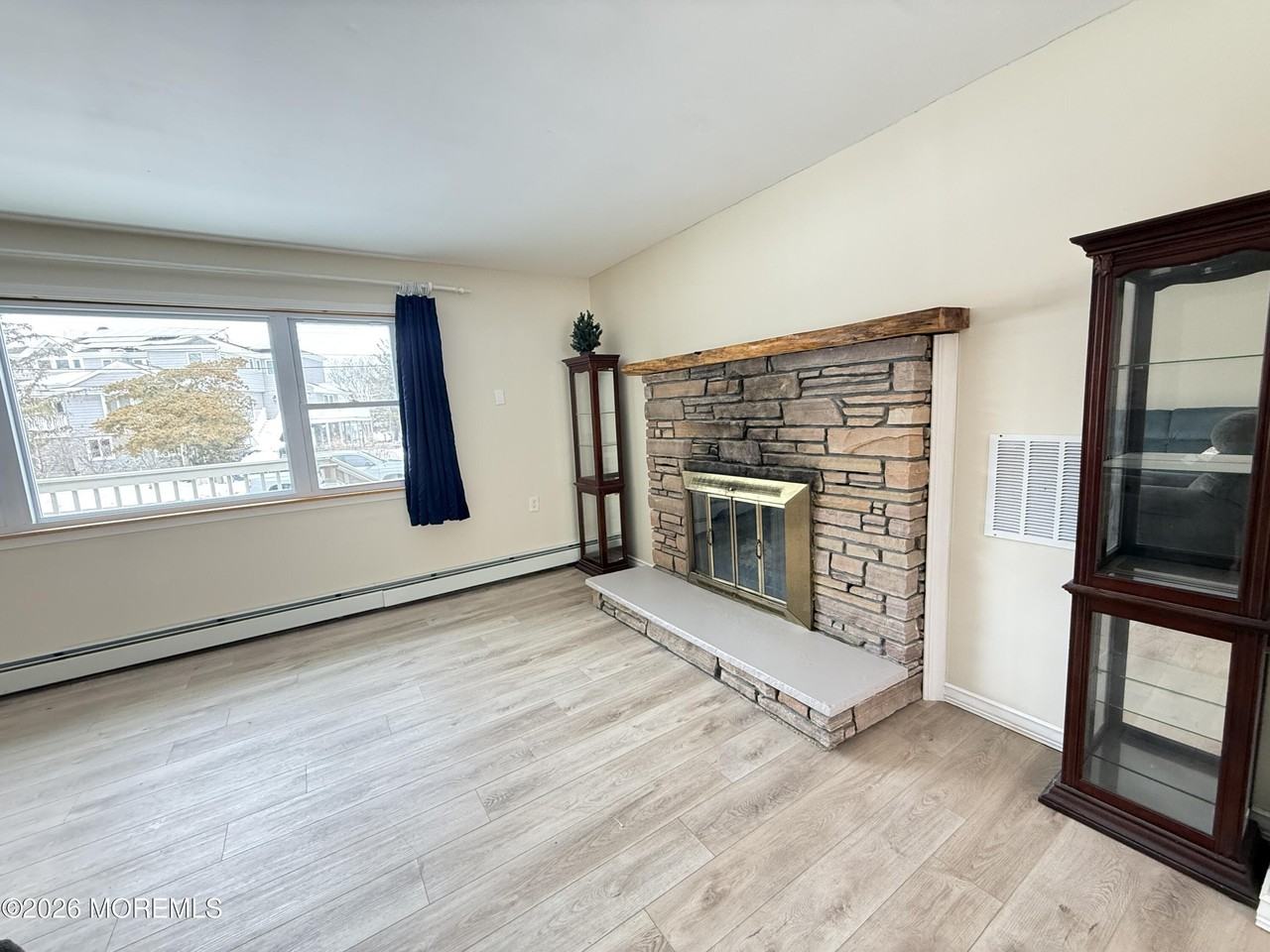 63 Shorewood Dr - Photo 3 of 25