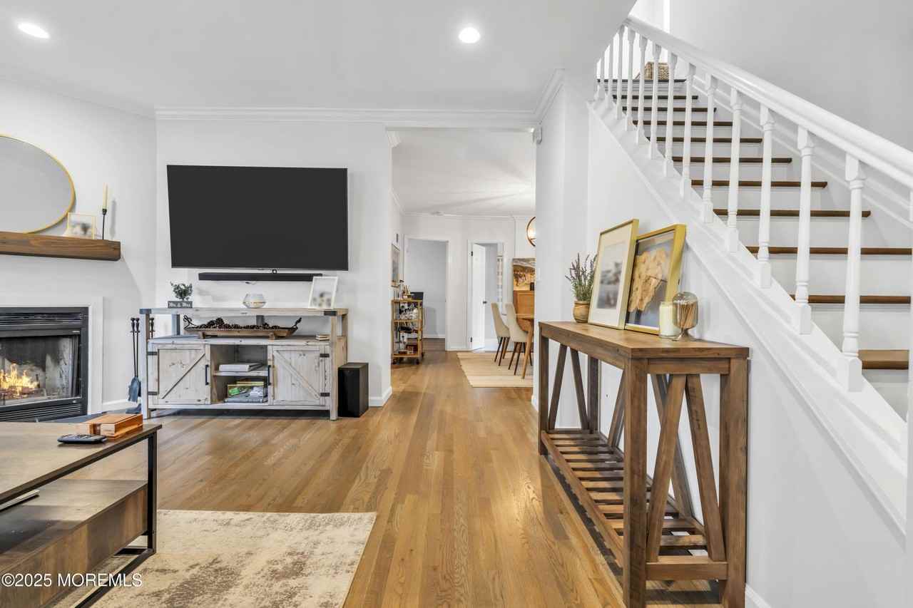 34 Phoenix Ave - Photo 7 of 45