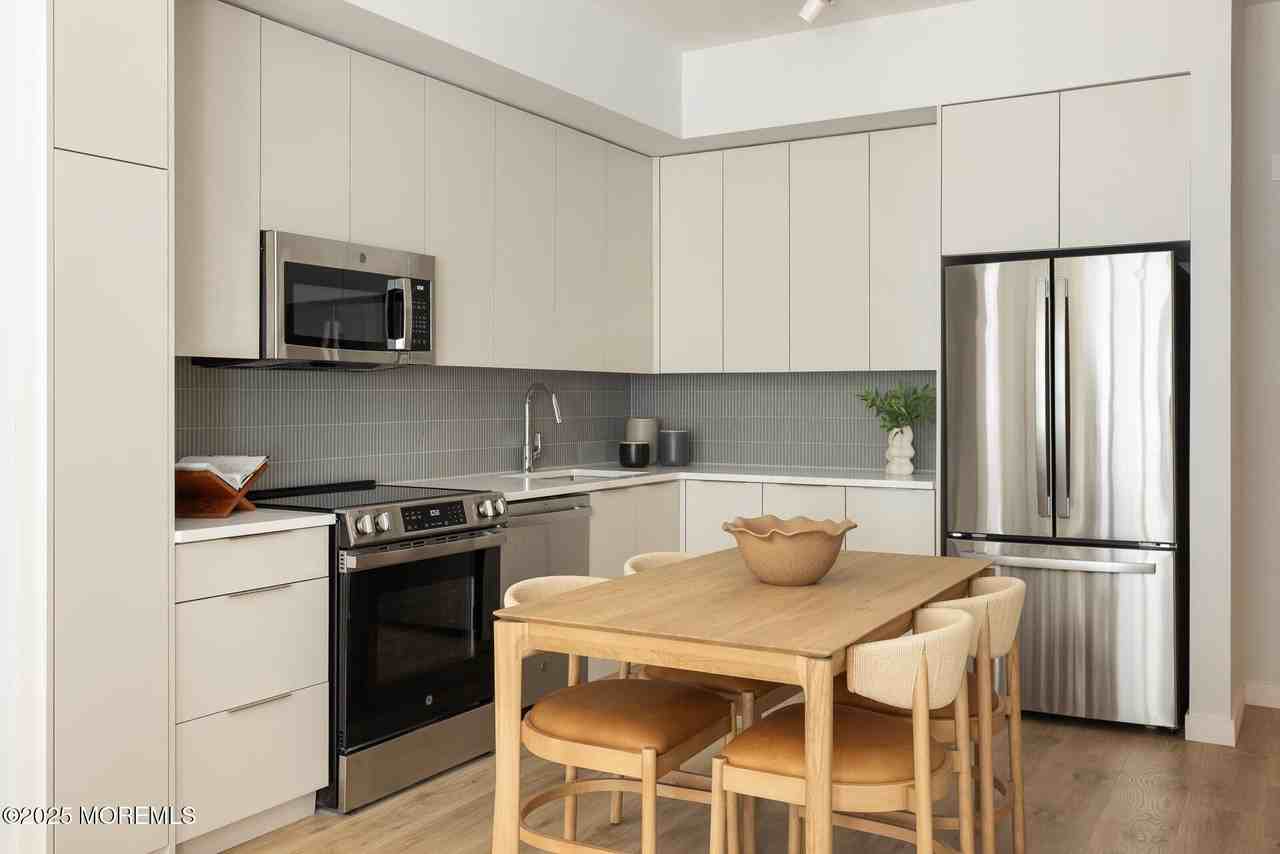 1150 Kingsley St Apt 315 - Photo 5 of 8