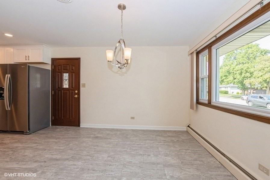 10012 S Komensky Ave - Photo 7 of 22