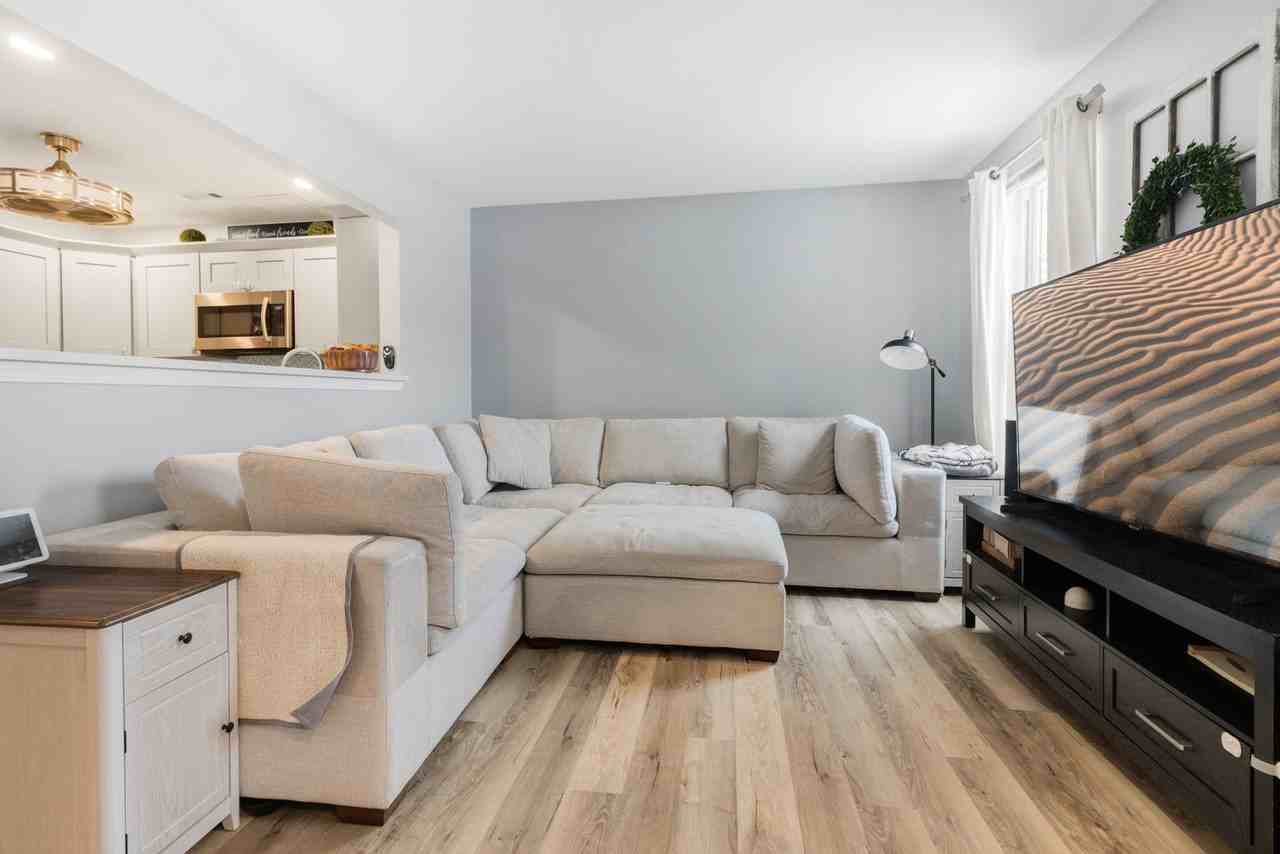 986 Four Seasons Blvd Unit 986 - Photo 2 of 14