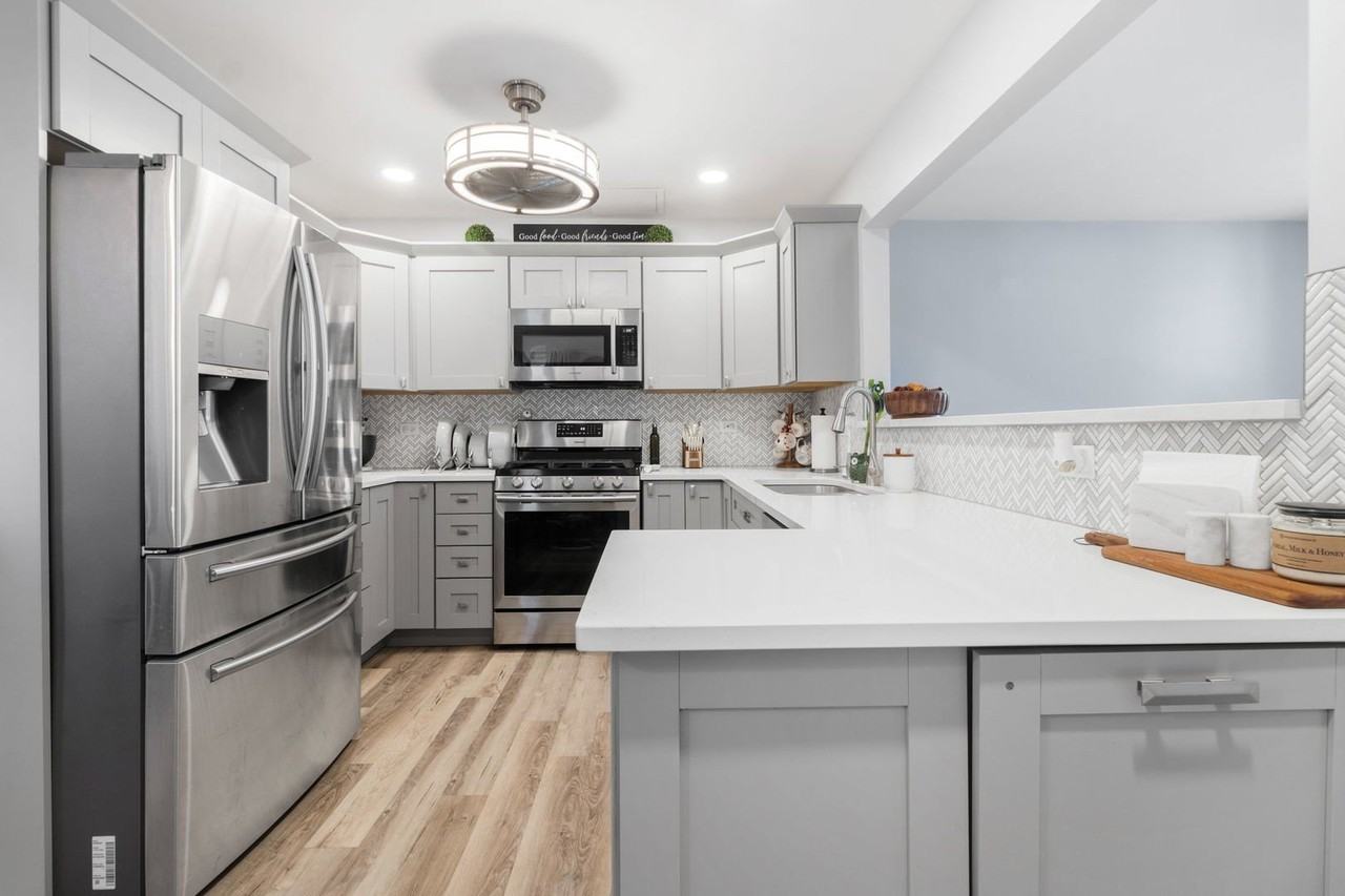 986 Four Seasons Blvd Unit 986 - Photo 3 of 14