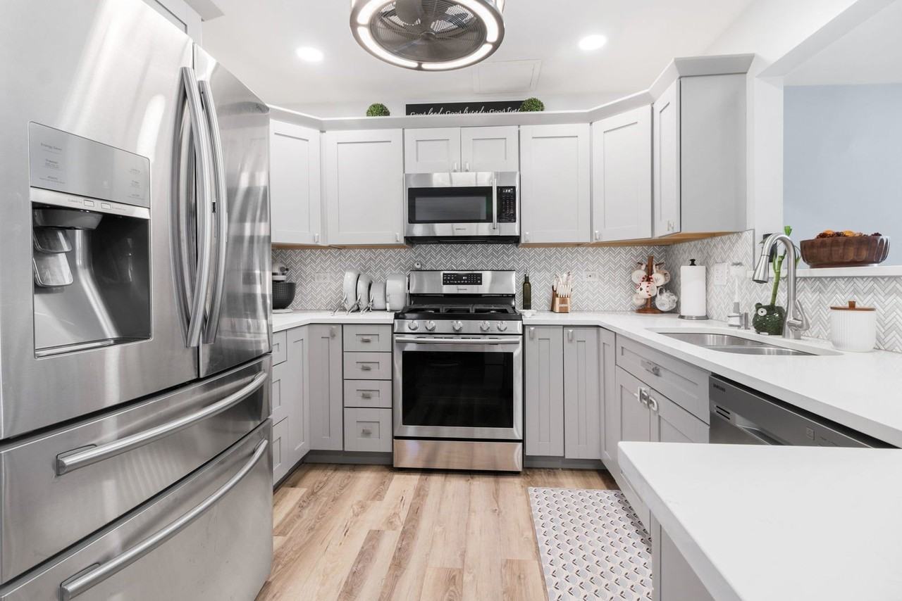 986 Four Seasons Blvd Unit 986 - Photo 4 of 14