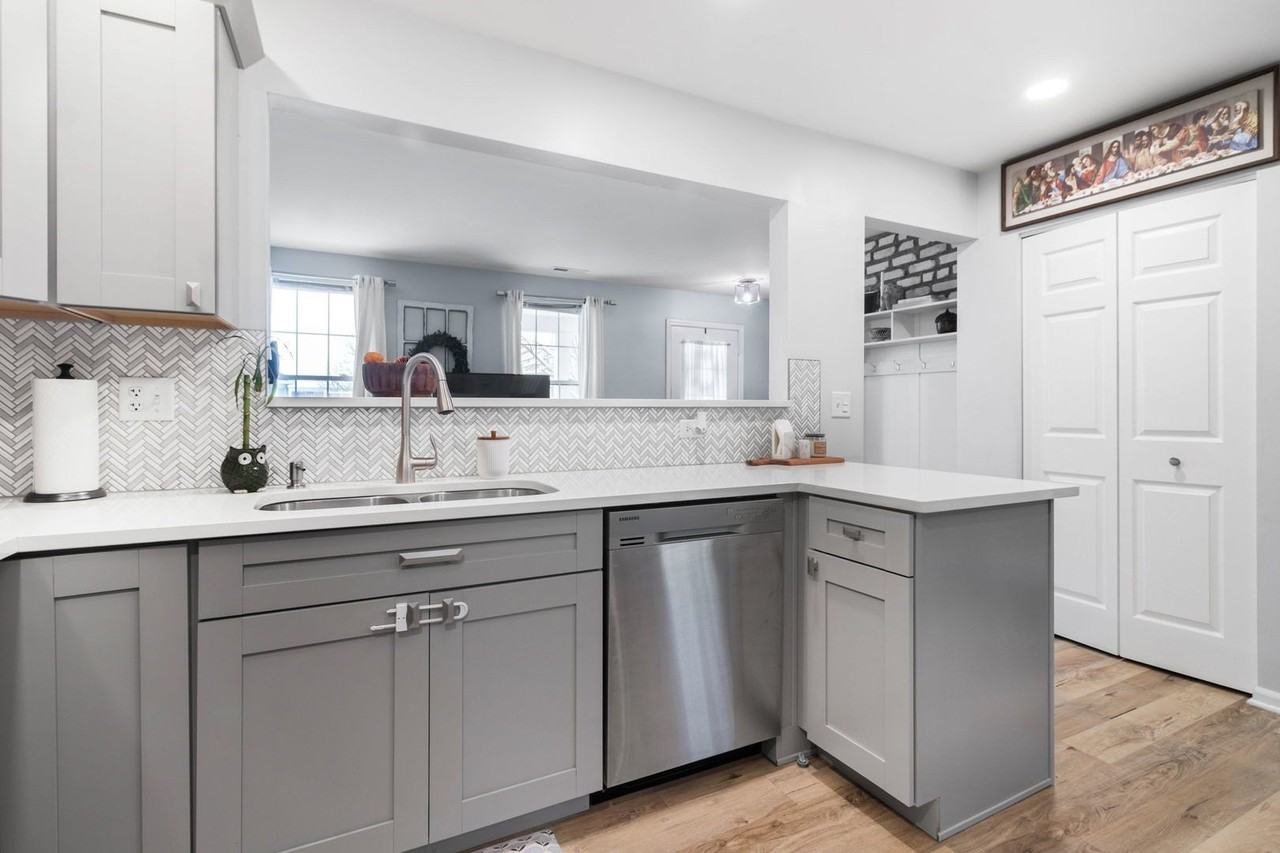 986 Four Seasons Blvd Unit 986 - Photo 5 of 14