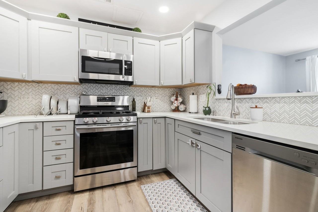 986 Four Seasons Blvd Unit 986 - Photo 6 of 14